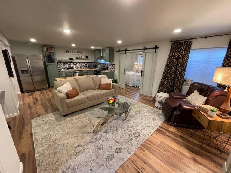 Utah Valley Retreat - Luxurious Self check-in Apt, UVU BYU, EV Charge - B&B Orem