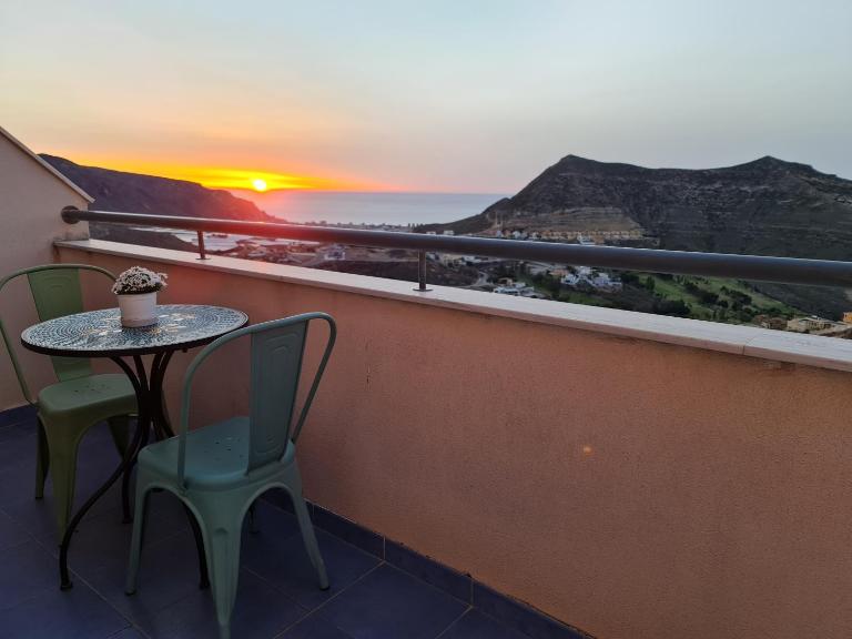Sybarix Apartment: Precioso apartamento con vistas al golf y el mar - Bed and Breakfast La Envia