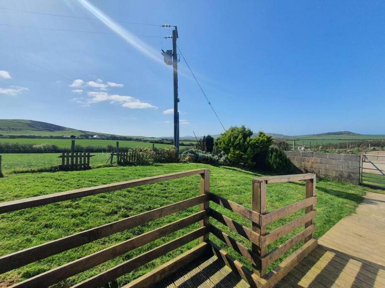 On farm Chalet, sleeps 6, Rhoshirwaun - Chambres d'hôtes Aberdaron
