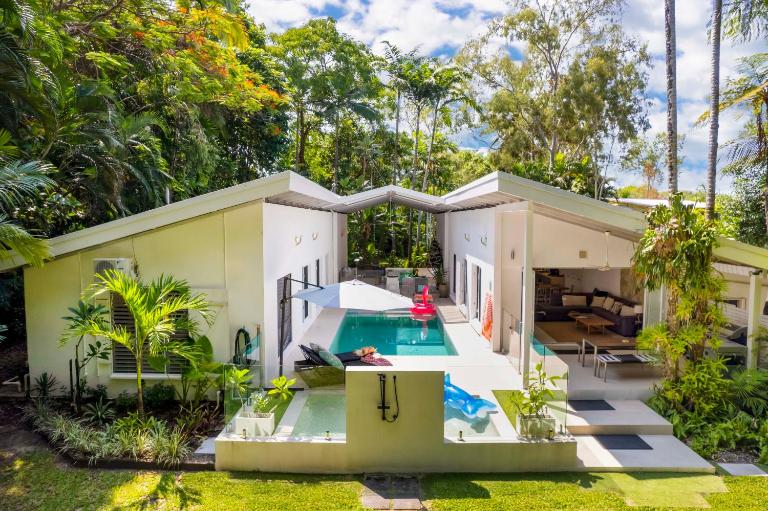Pavilions in the Palms Heated Pool Short Path To Beach Five Bedrooms Sleeps 14 - B&B Port Douglas