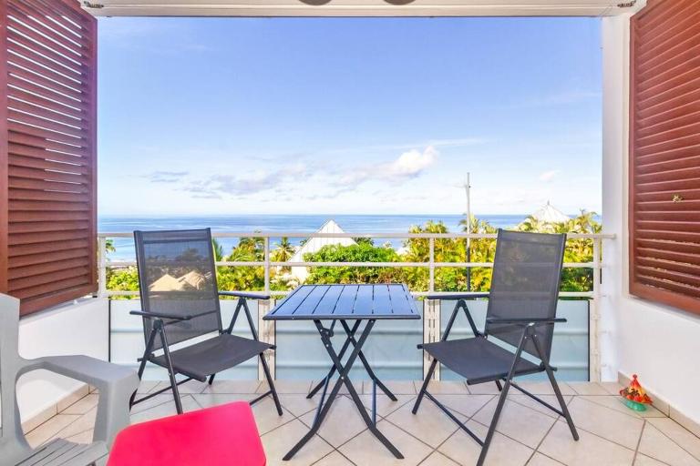 Océanides - studio rénové avec magnifique vue mer - Saint-Gilles-Les-Bains - B&B Saint-Gilles les Bains