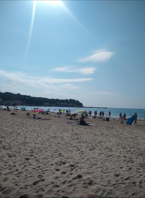 Les Sablettes, Appartement atypique les pieds presque dans l'eau - B&B La Seyne-sur-Mer