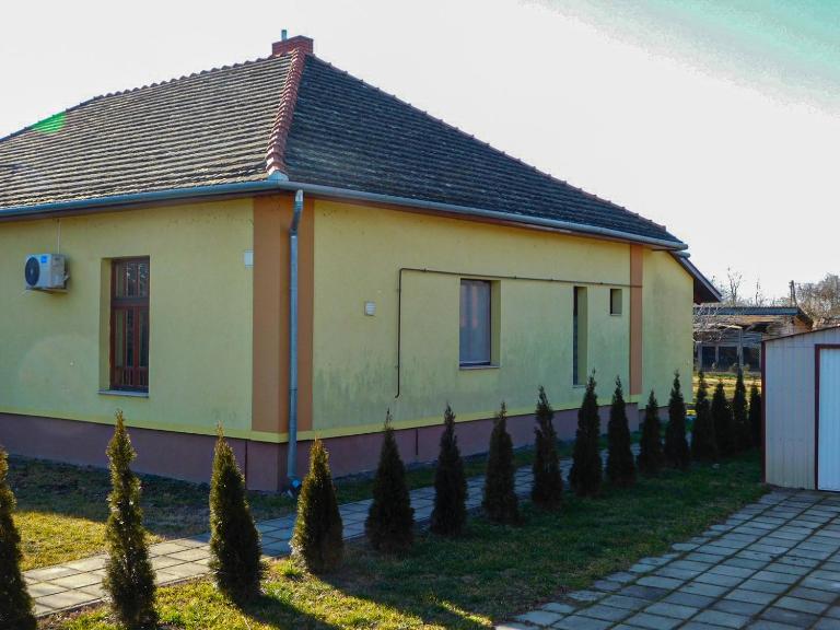 Korcsetta Vendégház - B&B Dávod