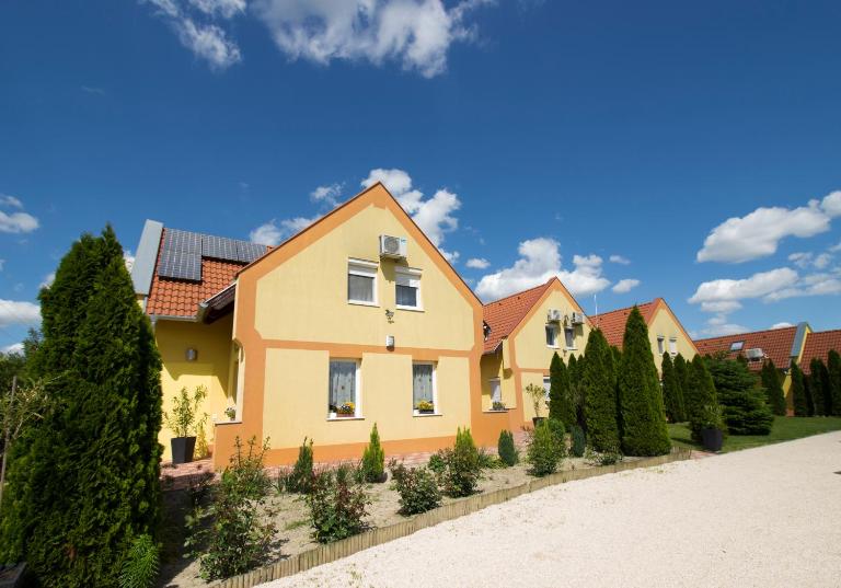 Ponty-Lak Panzió - B&B Dávod
