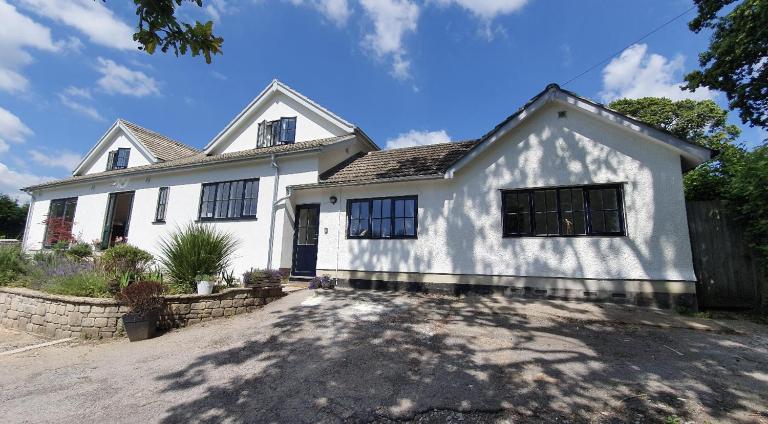 2 Bed Cottage - Sleeps 4 - Garden Pets Wifi - B&B Newton Abbot