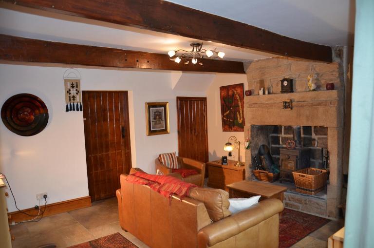 2 Bed Cottage - Sleeps 4 - Pets - Parking - Bed and Breakfast Hebden Bridge