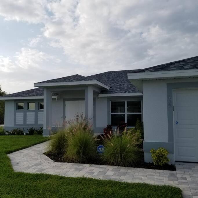 Brown's Oasis - B&B Cape Coral
