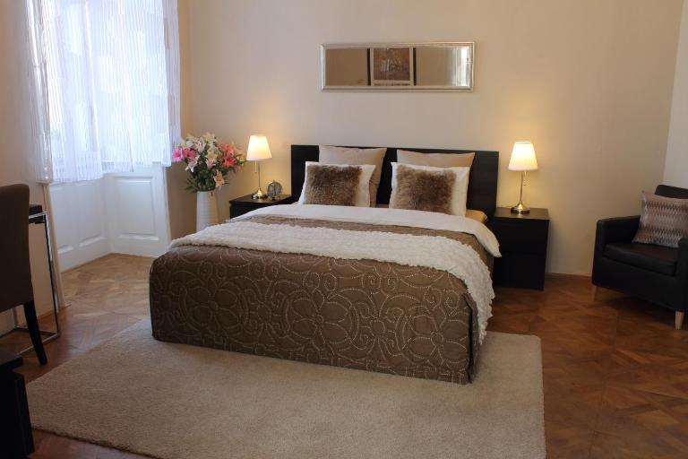 Royal Prague Apartment Celakovskeho Sady - B&B Prague