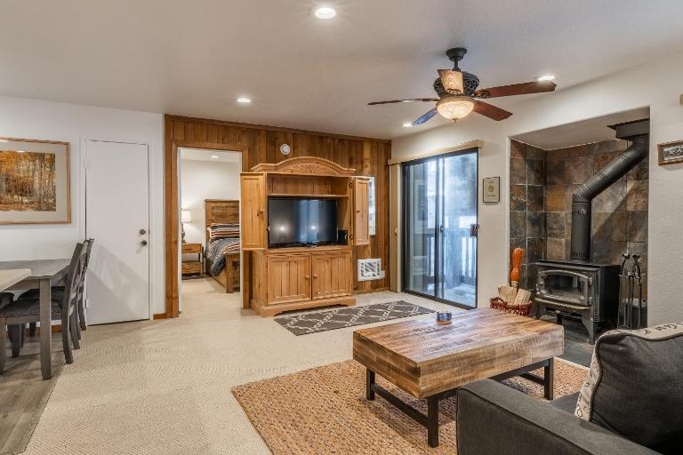 Hidden Valley Village #103 nicely updated 1 bedroom 1 bathroom condo short 10 min walk from Village - B&B Mammoth Lakes