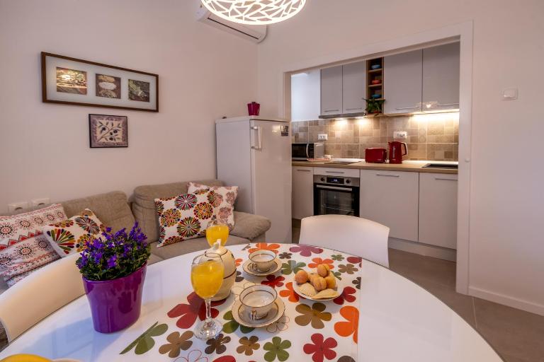 Two-bedroom Apartment in the Centre - B&B Macarsca