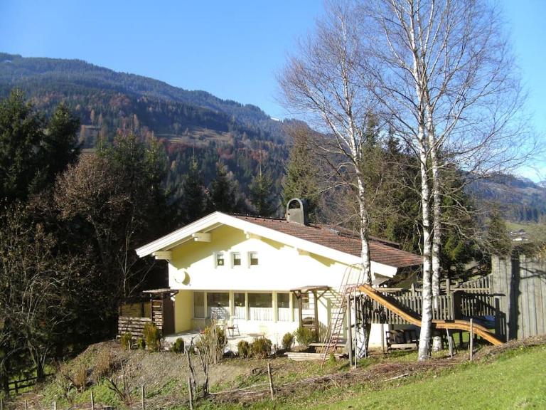 Großes Ferienhaus in ruhiger Lage - WLAN b. 9 Per. - Ferienwohnung Saalfelden am Steinernen Meer