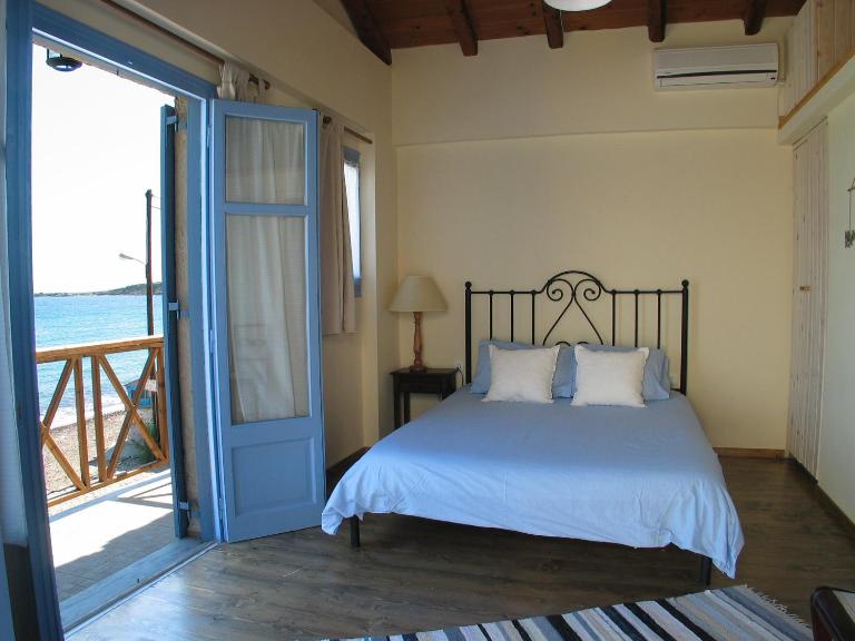 Kyparissis Beach House 2 - B&B Skala Mistegnon