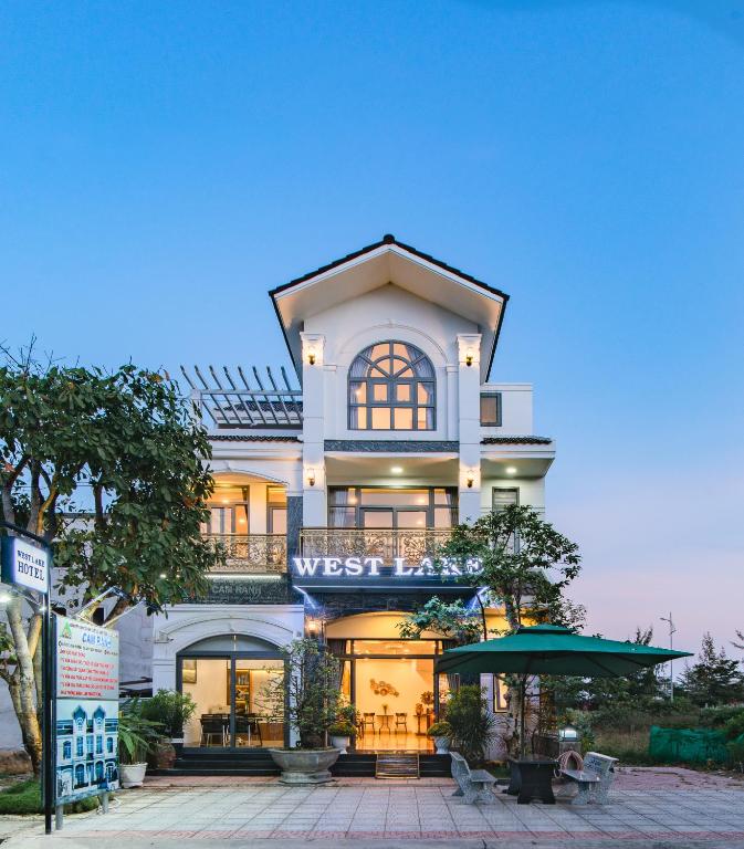 West Lake Hotel - Near Bai Dai Beach - B&B Thủy Triều