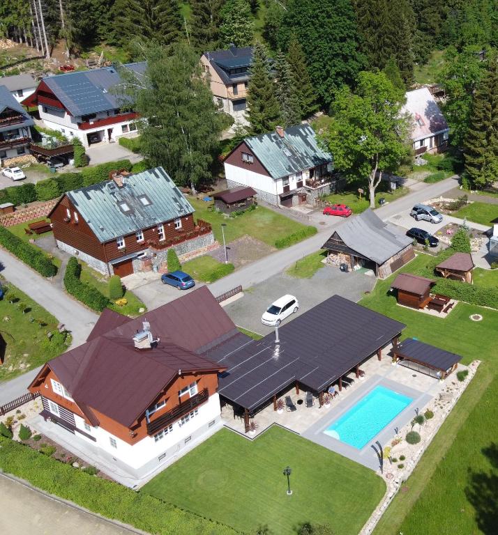 Chalet Schäfer s vyhřívaným bazénem se slanou vodou a saunou - Ferienwohnung Harrachov