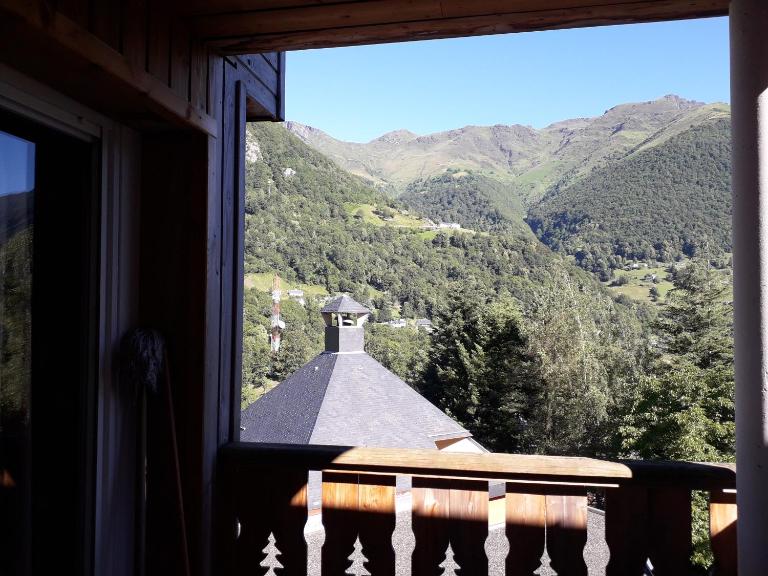 Appartement 4/6 pers 38m2, vue montagne, piscine chauffée, 500m centre ville - Chambres d'hôtes Cauterets
