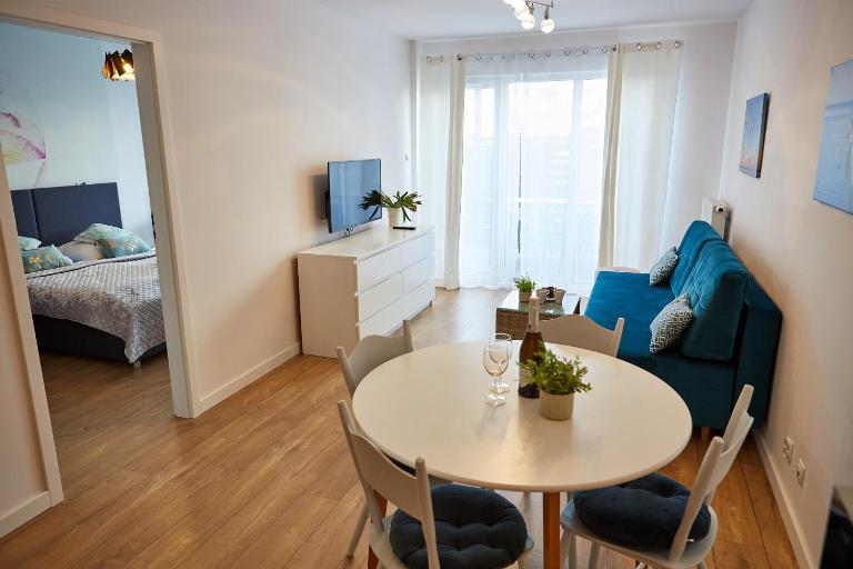 ApartamentyPrzyMorzu Bałtycki z miejscem postojowym i ogródkiem - B&B Kołobrzeg