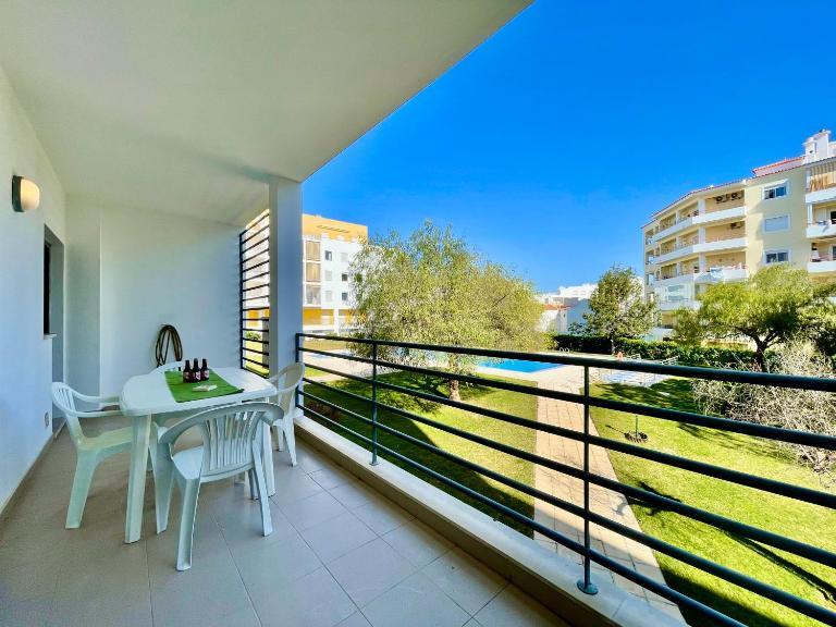 Apt JA - with pool, parking and terrace - Chambres d'hôtes Armação de Pêra