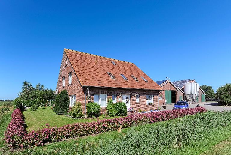 Ferienwohnungen auf dem Ferienhof Elke Peters - Bed and Breakfast Holtgast