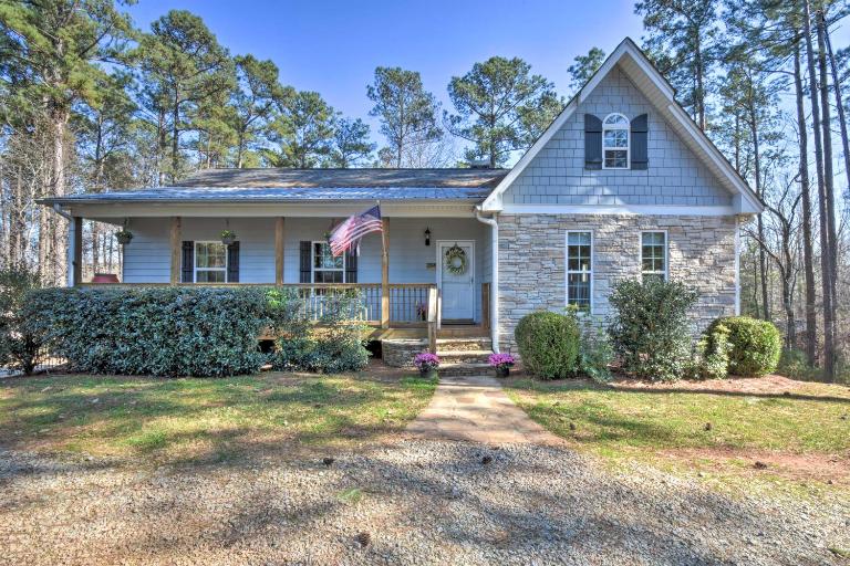 Family-Friendly Lake Lanier Escape on 2 + Acres! - B&B Gainesville
