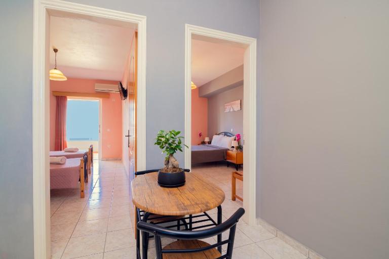 Avouris 2 Bedroom Apartment & Studios - Bed and Breakfast Plános