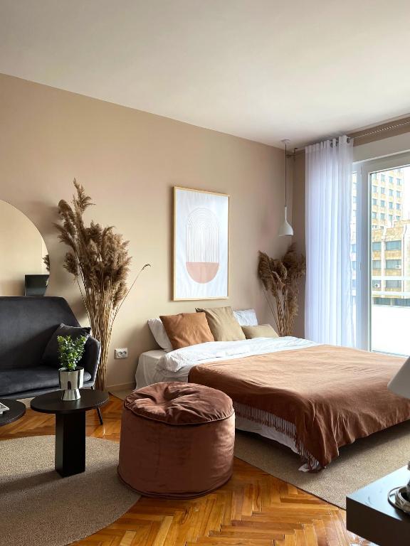 Etern Stays IEG - Zen Apartment - Bed and Breakfast Pristina