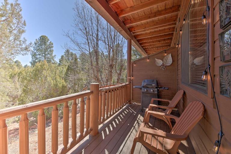Near Lake & Trails: Show Low Condo w/ Grill! - Chambres d'hôtes Show Low