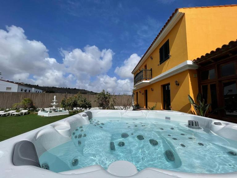 Villa Tijuana - Jacuzzi, Playa y Naturaleza en Gran Canaria - B&B Las Palmas de Gran Canaria