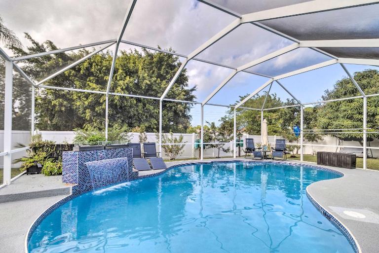 Renovated Sunny Port St Lucie Home w/ Outdoor Pool - Chambres d'hôtes Port Saint Lucie