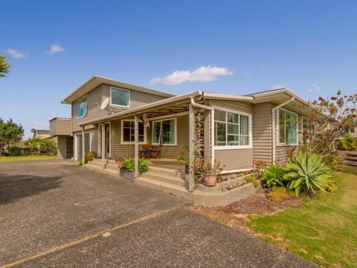 Hosts on the Coast View to Mercury - B&B Whitianga