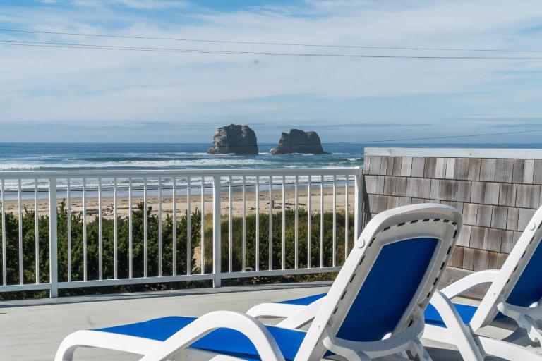 The Strand at Twin Rocks - B&B Rockaway Beach