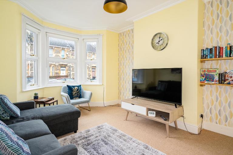 Fantastic, Spacious 3 Bedroom House With Garden - B&B Bath