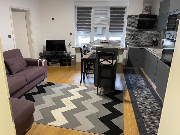 Superbe appartement au RDC avec parking gratuit - B&B Villerupt