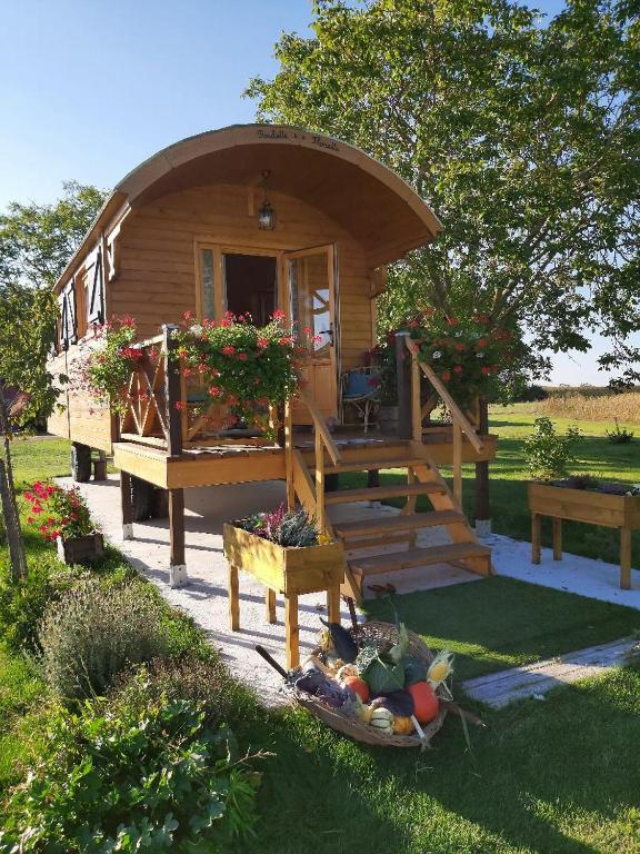 LA ROULOTTE DE FLORETTE avec jacuzzi gratuit - Bed and Breakfast Soings-en-Sologne