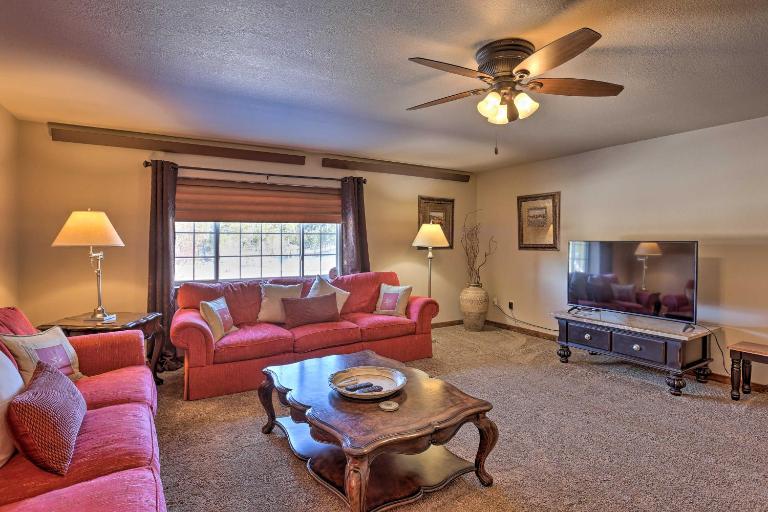 Centrally-Located Deadwood Apt w/ Mountain Views! - Ferienwohnung Deadwood
