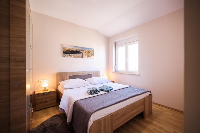 Apartments Anka with Seaview - B&B Vrsi