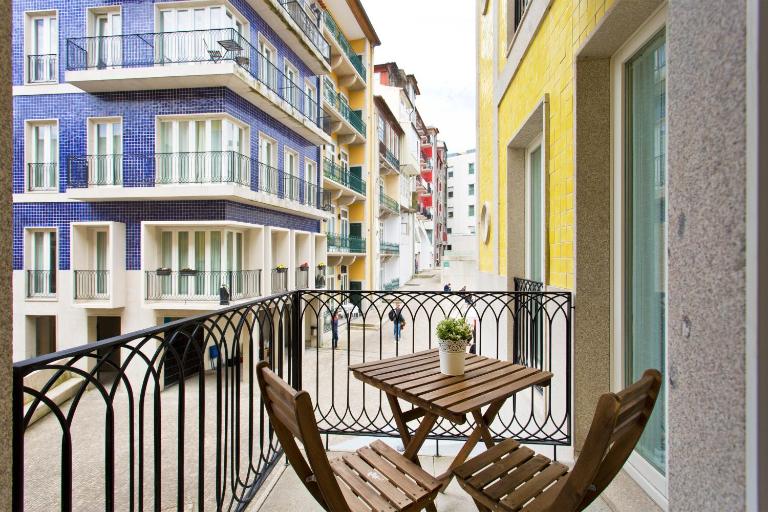 Cardosas Square Apartments by Porto City Hosts - B&B Oporto