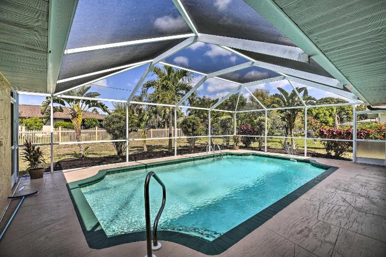 Breezy Cape Coral Oasis, Covered Lanai & BBQ - B&B Cape Coral