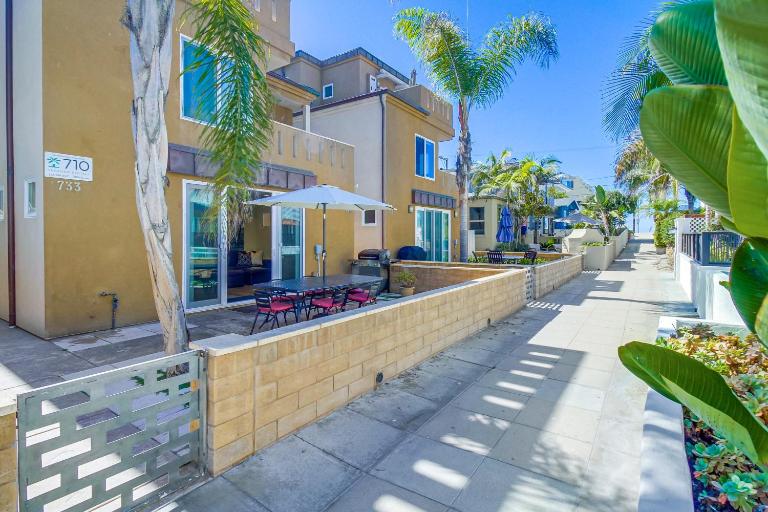 Walk to Mission Beach: Centrally Located Townhome - B&B San Diego