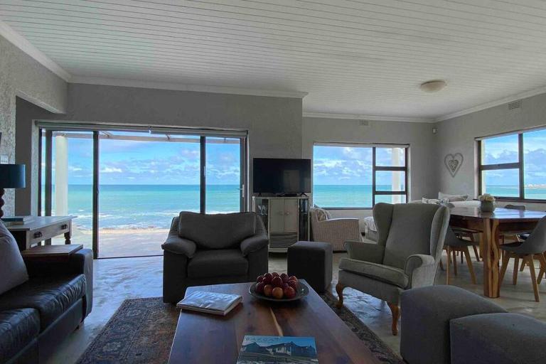 Bakgat Stay - Seafront 7-sleeper holiday home - B&B Struisbaai