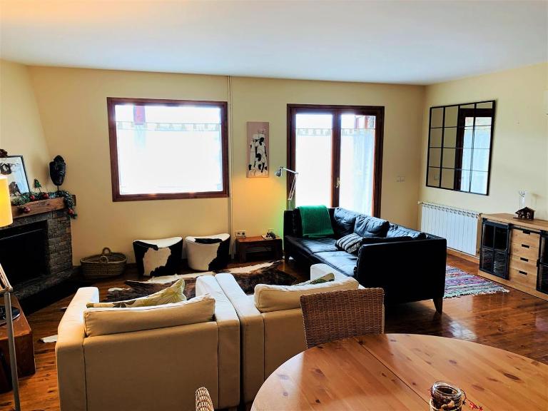 Espléndida casa en el centro de Llivia con piscina - B&B Llívia