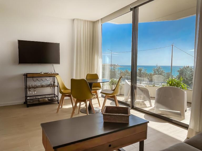 Modern sea front Sea Waves - B&B Alicante