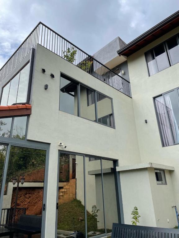 Bellaxy Ceylon - Bed and Breakfast Ella Town