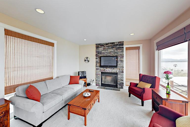 Bush Point Bliss - B&B Freeland