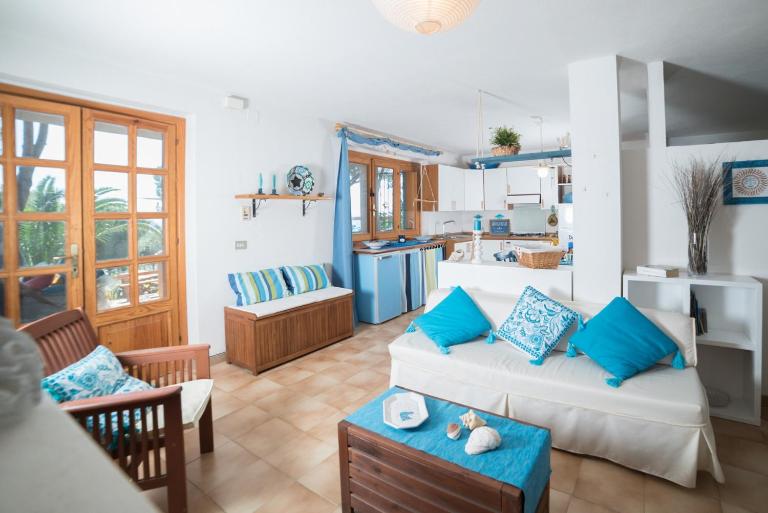 Le Sunrise - Appartamenti a 350 mt dal mare e con giardino privato - B&B Cala Liberotto