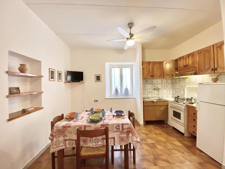 Holidaycasa Isabel - In pieno centro storico - B&B Sperlonga