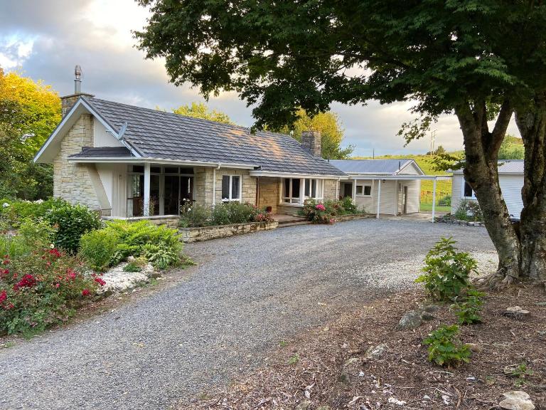Timber Trail Farmstay - B&B Ongarue