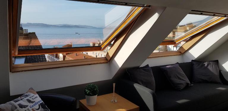 Apartamento ático en Sanxenxo a 160 m de Playa Silgar - B&B Sanxenxo