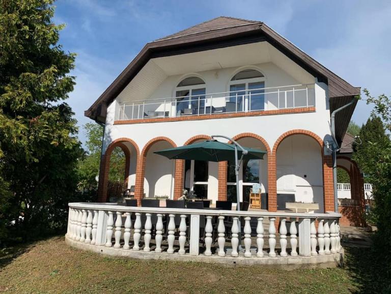 Landhaus Töreki mit Pool - Bed and Breakfast Siófok