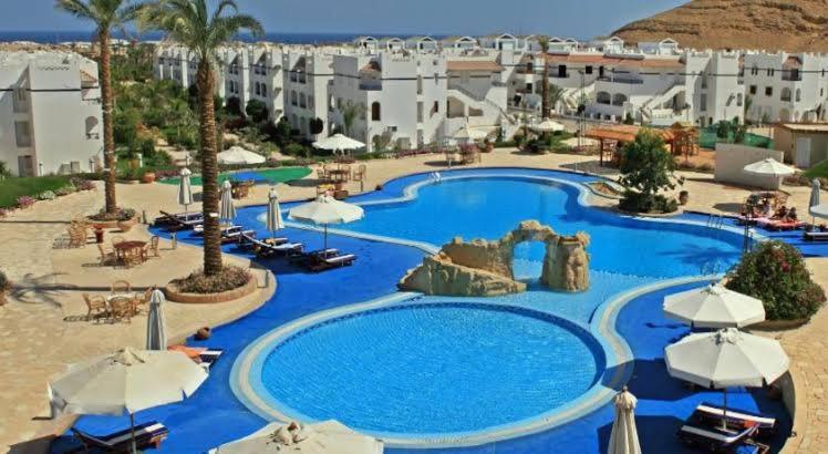 lovely one bedroom apartment within cozy compound including swimming pool, supermarket. perfect location at neama Bay with access to public transportation - Bed and Breakfast Sharm el-Sheikh