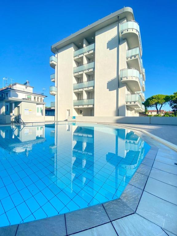 RESIDENCE CAORLE TRILOCALE CON PISCINA - Agenzia Cocal - Chambres d'hôtes Caorle